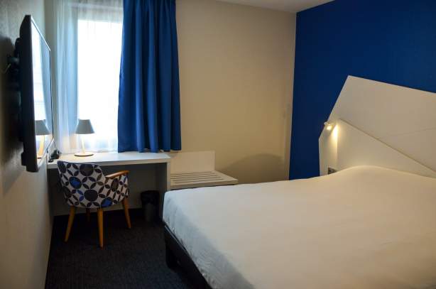 Chambre à grand lit