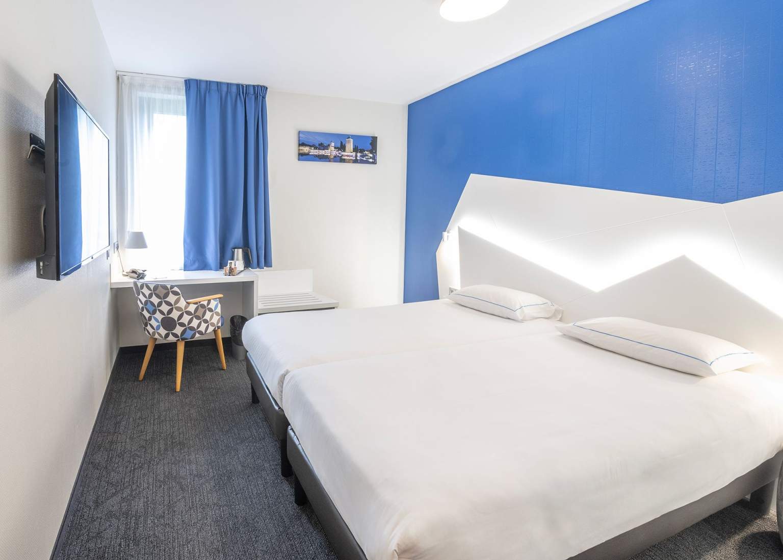 Chambre lits jumeaux idéal pour un déplacement professionnel, sportif, un voyage entre amis à l'hôtel Origami à Strasbourg